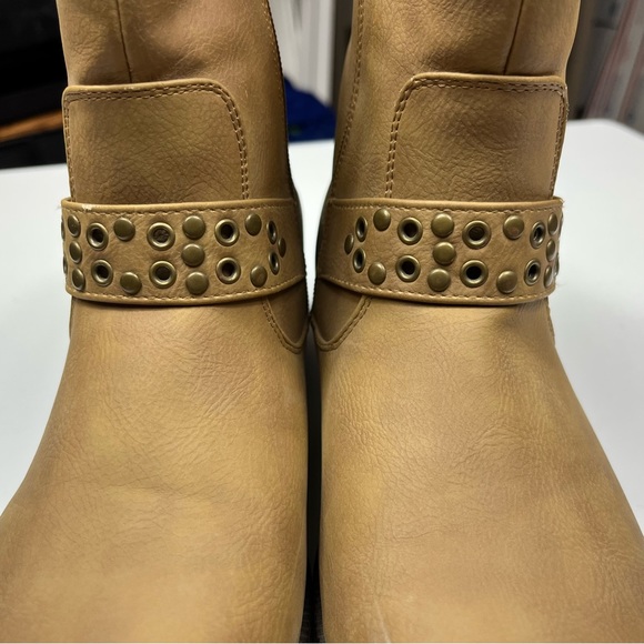 Forever Brown Lesly Buckle Boots | Size: 8 - Picture 9 of 12